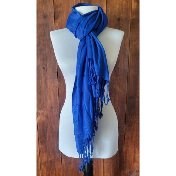 Liz Claiborne Blue Scarf 100% Rayon Fringe Soft Lush Wrap Shawl Women Accessory - Picture 1 of 7